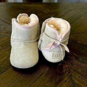 Baby Ugg boots, shimmery gray beige with pink bow size 2/3